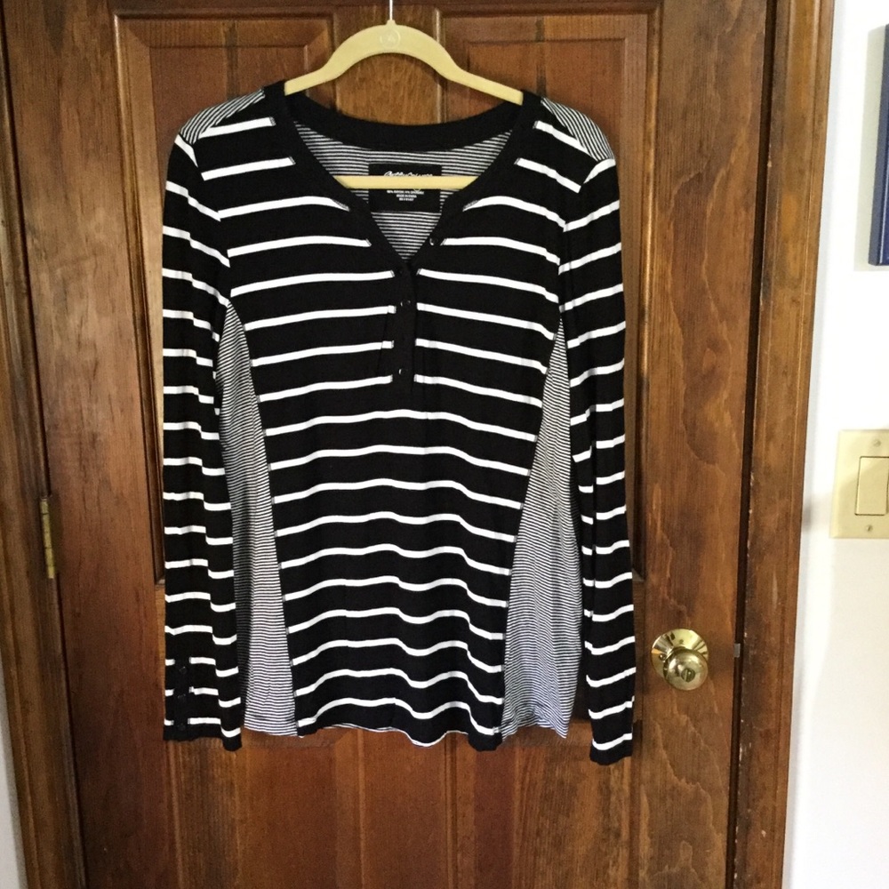 Black tee with white stripes. Figure flattering!